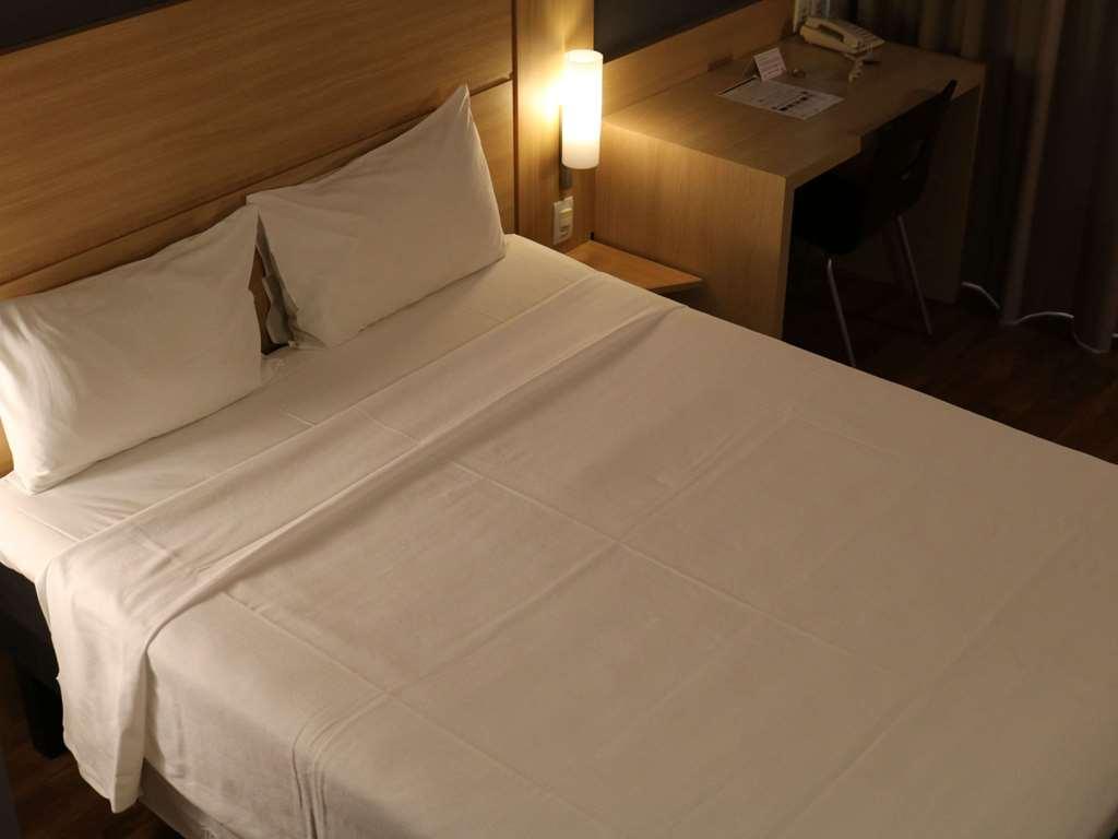 Ibis Salvador Rio Vermelho Room photo